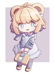 1girl :3 :d ahoge animal_ears apron bag bear_ears bear_girl beret blonde_hair blue_bow blue_dress blue_eyes blue_shirt blue_socks blush border bow briefcase brown_background brown_hair brown_shoes chibi collared_dress collared_shirt dress eyebrows_hidden_by_hair fang full_body grey_background grey_socks hair_between_eyes hair_bow hair_intakes hat highres holding holding_bag holding_briefcase kindergarten_uniform kneehighs long_sleeves looking_at_viewer mary_janes open_mouth puffy_long_sleeves puffy_sleeves purple_background ribbed_socks rue(vrchat) shirt shoes short_hair simple_background sleeveless sleeveless_dress sleeves_past_wrists smile socks solo standing striped_clothes striped_socks suitcase trim5654 two-tone_background vertical-striped_clothes vertical-striped_socks vrchat white_apron white_background white_bow white_dress white_socks yellow_shoes