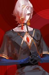 1boy blue_eyes chest_jewel earrings eyeshadow eyeshadow_under_eye fate/grand_order fate_(series) gradient_hair hair_ornament hair_over_one_eye highres jewelry karna_(fgo_fes._2025)_(fate) makeup male_focus medium_hair multicolored_hair own_hands_together pale_skin red_background red_eyeshadow red_hair shirt siyemmm solo upper_body white_hair