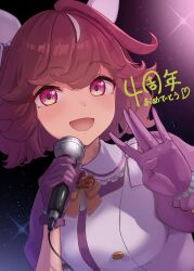 1girl :d animal_ears brown_hair ear_covers gloves haiseiko_(umamusume) highres holding holding_microphone horse_ears horse_girl kamikumo_(km_kamikumo) looking_at_viewer microphone multicolored_hair open_mouth pink_eyes purple_gloves short_hair smile solo streaked_hair umamusume upper_body w white_hair