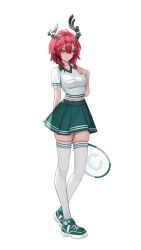 1girl absurdres alternate_costume bad_id bad_twitter_id breasts ciaccona_(wuthering_waves) closed_mouth collared_shirt full_body green_eyes green_shoes green_skirt highres holding_tennis_racket horns looking_at_viewer medium_hair midriff pointy_ears red_hair shirt shoes short_sleeves simple_background skirt smile solo sportswear standing thighhighs white_background white_shirt white_thighhighs wuthering_waves yuridango zettai_ryouiki