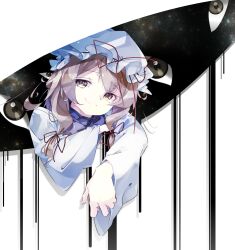 1girl aged_down blonde_hair child closed_mouth commentary_request gap_(touhou) gorilla_(bun0615) hair_ribbon hat hat_ribbon highres long_hair long_sleeves looking_at_viewer mob_cap purple_tabard red_ribbon ribbon smile solo tabard touhou white_hat wide_sleeves yakumo_yukari yellow_eyes