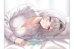 1girl black_hairband blue_pupils breasts cleavage collared_shirt devl_ga_aru firefly_(honkai:_star_rail) grey_hair hair_intakes hairband highres honkai:_star_rail honkai_(series) lying multicolored_eyes on_side shirt solo two-tone_eyes upper_body white_shirt