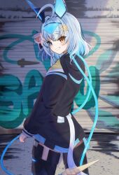 1girl ahoge black_jacket blue_eyes blue_hair blue_nails colored_inner_hair graffiti grey_hair hair_ornament heterochromia highres indie_virtual_youtuber jacket long_sleeves multicolored_hair satoti_chang sayu_sincronisity sayu_sincronisity_(1st_costume) short_hair smile solo virtual_youtuber yellow_eyes