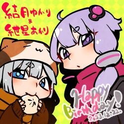 2girls alternate_costume animal_hat argyle_background steamed_bun black_jacket blue_eyes blush brown_sweater calico cat_hat character_name commentary_request dated eating food green_background grey_hair hair_ornament happy_birthday hat highres hikimayu holding holding_food jacket kizuna_akari kuron_(uhhr2odhrppc5nw) long_hair looking_at_viewer multiple_girls orange_scarf purple_eyes purple_hair red_scarf scarf short_hair_with_long_locks sidelocks sweater translation_request vocaloid voiceroid yuzuki_yukari