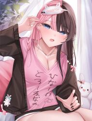 absurdres black_cardigan black_shorts blue_eyes breasts brown_hair cardigan cleavage highres jewelry long_hair looking_at_viewer loungewear micro_shorts multicolored_hair multicolored_nails necklace open_mouth pink_hair pink_shirt shirt shorts simoxia sleep_mask split-color_hair tachibana_hinano tachibana_hinano_(5th_costume) two-tone_hair virtual_youtuber vspo!
