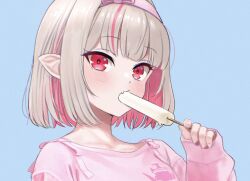 1girl blue_background blush colored_inner_hair eating food grey_hair looking_at_viewer makaino_ririmu multicolored_hair nijisanji pink_hair pink_sweater pointy_ears popsicle red_eyes sabamen short_hair sleeves_past_wrists solo sweater two-tone_hair upper_body