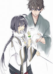 10mo 1boy 1other ahoge androgynous black_hair black_hakama blue_eyes bracelet fate/grand_order fate/samurai_remnant fate_(series) green_kimono hakama handkerchief highres holding holding_handkerchief holding_skewer japanese_clothes jewelry kimono long_braid miyamoto_iori_(fate) necklace sidelocks simple_background skewer white_background yamato_takeru_(fate) yellow_eyes