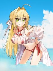 1girl ahoge bikini blonde_hair blue_sky breasts cleavage commentary fate/grand_order fate_(series) green_eyes hair_intakes highres large_breasts long_hair navel nero_claudius_(fate) nero_claudius_(swimsuit_caster)_(fate) nero_claudius_(swimsuit_caster)_(third_ascension)_(fate) ocean outdoors shirt side-tie_bikini_bottom sky smile solo stomach striped_bikini striped_clothes swimsuit symbol-only_commentary thighs very_long_hair wading wet wet_clothes wet_shirt white_shirt zhang5180