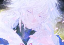 1boy falling_petals fate/grand_order fate_(series) hair_between_eyes half-closed_eyes highres long_hair male_focus merlin_(fate) petals portrait purple_eyes smile solo turtleneck uda_(xax_057) white_hair