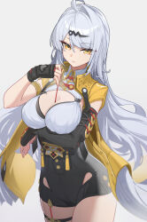 1girl ahoge arm_under_breasts black_gloves breasts closed_mouth cowboy_shot elbow_gloves fingerless_gloves gloves hair_ornament highres large_breasts long_hair looking_at_viewer mole mole_on_breast reulem simple_background single_elbow_glove solo tassel thigh_strap thighs very_long_hair white_background white_hair yellow_eyes yixuan_(zenless_zone_zero) zenless_zone_zero