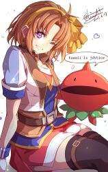 1girl 1other anelace_elfead breasts brown_hair curtained_hair dated eiyuu_densetsu english_text grin headband highres jacket one_eye_closed parted_bangs purple_eyes short_hair shorts signature simple_background sitting small_breasts smile sora_no_kiseki speech_bubble thighhighs tinybiard twitter_username white_background yellow_headband