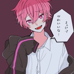 1boy brown_background collared_shirt fang hair_between_eyes head_tilt heart heart-shaped_pupils highres ireisu jacket liukun_piyo long_sleeves male_focus naiko open_mouth pink_eyes pink_hair shirt short_hair simple_background smile solo speech_bubble symbol-shaped_pupils talking translated yandere