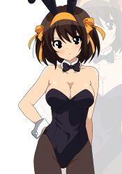 1girl animal_ears black_bow black_bowtie black_eyes black_leotard bow bowtie breasts brown_hair brown_pantyhose cleavage closed_mouth cowboy_shot detached_collar hairband hand_on_own_hip highres leotard looking_at_viewer medium_breasts orange_hairband pantyhose playboy_bunny rabbit_ears short_hair simple_background solo suzumiya_haruhi suzumiya_haruhi_no_yuuutsu white_background wrist_cuffs yuiyu_ki zoom_layer