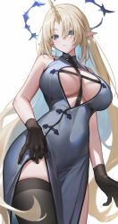 1girl bare_shoulders black_gloves blonde_hair blue_eyes blue_hair breasts center_opening closed_mouth colored_inner_hair commentary covered_navel crown_of_thorns earrings fleurdelys_(wuthering_waves) floating_earrings gloves highres horns jewelry large_breasts long_hair looking_at_viewer multicolored_hair parted_bangs pointy_ears sidelocks single_horn solo very_long_hair wuthering_waves yellow_horns zua_(2vziu)