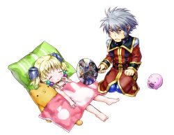 1boy 1girl aussenseiter banpresto barefoot blanket blonde_hair blue_eyes chibi dygenguar frown grey_hair hand_fan irui_guneden nakamura_kanko paper_fan pillow sanger_zonvolt seiza short_twintails simple_background sitting sleeping stuffed_toy super_robot_wars super_robot_wars_original_generation twintails uchiwa white_background