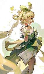 1girl absurdres blonde_hair chinese_clothes chinese_commentary choker collarbone commentary_request dress fingerless_gloves flat_chest flower gloves green_choker green_dress green_eyes green_hairband green_kimono hair_flower hair_ornament hairband hanfu highres huqu_(huqu45712) index_finger_raised japanese_clothes kimono long_hair one_eye_closed open_mouth solo tacet_mark_(wuthering_waves) verina_(wuthering_waves) white_flower white_gloves wuthering_waves