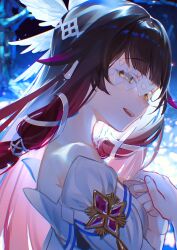 1girl bare_shoulders black_hair blunt_bangs columbina_(genshin_impact) covered_eyes dress feather_hair_ornament feathers from_side genshin_impact gradient_hair hair_ornament hair_ribbon half-closed_eyes highres long_hair low-tied_sidelocks multicolored_hair own_hands_together red_hair ribbon sainome_(imveryfinethx) sidelocks smile solo upper_body white_dress white_feathers white_ribbon yellow_eyes
