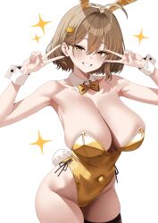 1girl ahoge animal_ears anis_(nikke) bare_shoulders black_thighhighs bow bowtie breasts brown_eyes brown_hair cleavage collarbone covered_navel cowboy_shot detached_collar double_v goddess_of_victory:_nikke gold_leotard grin highleg highleg_leotard highres large_breasts leotard playboy_bunny rabbit_ears short_hair simple_background skindentation smile solo tewaki thighhighs thighs v white_background wrist_cuffs