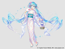 1girl ahoge aqua_eyes aqua_hair aqua_sash asa_no_ha_(pattern) bag braid braided_hair_rings bug butterfly commentary copyright_notice double_bun floral_print flower full_body gari_(apollonica) grey_background hair_bun hair_flower hair_ornament hair_rings hand_fan hatsune_miku highres holding holding_bag holding_fan insect japanese_clothes kimono kinchaku lips long_hair obi official_alternate_costume official_art open_mouth paper_fan pouch puddle sakuramon sandals sash shippou_(pattern) smile solo standing tassel tassel_hair_ornament teeth twintails uchiwa upper_teeth_only uroko_(pattern) very_long_hair vocaloid white_kimono yagasuri yukata zouri