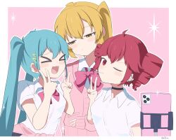3girls absurdres akita_neru aqua_hair blonde_hair border cardigan drill_hair gyaru hatsune_miku highres kasane_teto kogal long_hair masakamea multiple_girls pink_background pink_cardigan red_hair school_uniform selfie side_ponytail simple_background triple_ryuunen twin_drills twintails utau v vocaloid white_border zako_(vocaloid)