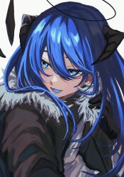 Rule 34 | 1girl, arknights, black halo, black horns, black jacket, blue eyes, blue hair, blue tongue, colored tongue, commentary, fur-trimmed jacket, fur trim, hair between eyes, halo, highres, horns, jacket, long hair, looking back, lower teeth only, moekso2, mostima (arknights), open mouth, simple background, smile, solo, teeth, traditional halo, upper body, white background