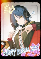 1girl black_shirt blue_hair bocchi_the_rock! commentary_request curry curry_rice drawn_crown eating eighth_note english_text food fork from_side hair_ornament hair_over_one_eye hairpin happy_birthday headphones highres holding holding_fork kanaria_hisagi light_blush long_sleeves medium_hair mixed-language_text mole mole_under_eye musical_note parted_bangs plate rice sash shirt sitting smile solo table translation_request upper_body utensil_in_mouth viewfinder white_background yamada_ryo yellow_eyes