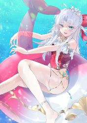 1girl absurdres ahoge aqua_eyes bare_legs bare_shoulders bow breasts carlotta_(splashing_summer)_(wuthering_waves) carlotta_(wuthering_waves) casual_one-piece_swimsuit commentary frilled_one-piece_swimsuit frills grey_hair hair_bow highres legs long_hair looking_at_viewer medium_breasts official_alternate_costume one-piece_swimsuit open_mouth parted_bangs pink_bow pink_one-piece_swimsuit shigureszku smile solo striped_bow swimsuit thighs wuthering_waves