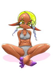 1girl barefoot blonde_hair blue_hair bra breasts cleavage colored_eyelashes crossed_ankles dark-skinned_female dark_skin expressionless feet frye_(splatoon) gradient_hair grey_bra grey_panties highres koharu2.5 long_pointy_ears looking_at_viewer medium_breasts multicolored_hair navel nintendo no_earrings panties pointy_ears polka_dot polka_dot_hair simple_background small_breasts solo splatoon_(series) sports_bra spread_toes star-shaped_pupils star_(symbol) symbol-shaped_pupils tentacle_hair thick_eyebrows toes underwear underwear_only white_background yellow_eyes yellow_pupils