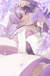 1boy absurdres arm_up armor black_sash blunt_ends brown_sash clothing_cutout eyeliner eyeshadow falling_petals fingernails genshin_impact hand_up highres holding japanese_armor japanese_clothes kariginu kimono kote kurokote layered_sleeves long_sleeves looking_at_viewer looking_back makeup male_focus mashiro_io open_mouth outdoors petals pom_pom_(clothes) purple_eyes purple_hair purple_kimono purple_petals purple_sleeves purple_veil red_eyeliner red_eyeshadow sash scaramouche_(genshin_impact) scaramouche_(kabukimono)_(genshin_impact) side_cutout solo string tsurime upper_body veil watermark white_petals white_sleeves wide_sleeves