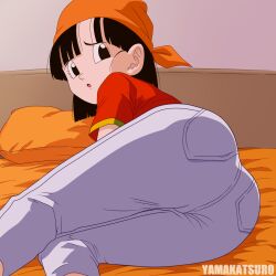 1girl ass ass_focus bandana bed black_eyes black_hair dragon_ball dragon_ball_gt highres looking_at_viewer looking_back lying medium_hair on_bed pan_(dragon_ball) pants pillow presenting red_shirt shirt thighs toei_animation tomboy yamakatsuro