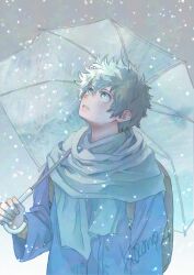 1boy absurdres backpack bag blue_coat boku_no_hero_academia coat commentary_request green_eyes green_hair green_scarf grey_background highres holding holding_umbrella koromo06418109 long_sleeves looking_up male_focus midoriya_izuku scarf short_hair signature snowing solo umbrella upper_body winter_clothes