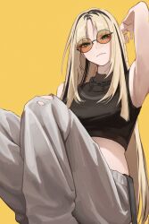 1girl absurdres arm_up armpits black_hair black_shirt black_tank_top blonde_hair blunt_ends braid closed_mouth curtained_hair edwin62293123 fang green_eyes grey_pants halter_shirt halterneck hashtag-only_commentary highres hololive hololive_dev_is koganei_niko long_hair looking_at_viewer midriff multicolored_hair orange-tinted_eyewear pants round_eyewear see-through_clothes see-through_shirt shirt side_braid simple_background skin_fang sleeveless sleeveless_shirt solo straight_hair streaked_hair sunglasses sweatpants tank_top tinted_eyewear torn_clothes torn_pants virtual_youtuber yellow_background