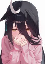 1girl ahoge amano_kokoko animal_ears black_hair blush commentary_request hair_between_eyes highres horse_ears horse_girl long_hair manhattan_cafe_(umamusume) multicolored_hair pink_sweater shy simple_background solo streaked_hair sweater umamusume upper_body white_background white_hair yellow_eyes