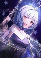 1girl absurdres ahoge bare_shoulders beamed_eighth_notes blue_hair chinese_commentary choker commentary_request conductor_baton detached_sleeves dress dust eighth_note floating_hair grey_hair hand_up highres holding holding_baton holding_wand hongcai_rainbow light_particles long_hair musical_note musical_staff off_shoulder open_mouth original pink_eyes purple_dress purple_theme quarter_note red_eyes smile solo sparkle star_(symbol) wand white_hair
