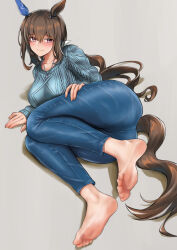 Rule 34 | 1girl, admire vega (umamusume), animal ears, ass, barefoot, blue pants, blue sweater, blush, breasts, brown hair, closed mouth, collarbone, denim, ear covers, eyelashes, feet, foot focus, full body, grey background, hair between eyes, hakase yurisuki, hand on own thigh, highres, horse ears, horse girl, jeans, jewelry, knees together feet apart, large breasts, legs, long hair, long sleeves, looking at viewer, lying, necklace, on side, pants, ponytail, red eyes, shadow, sidelocks, soles, solo, sweater, toenails, toes, umamusume, very long hair