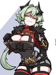 1girl breasts caesar_king_(zenless_zone_zero) cleavage commentary_request double-parted_bangs fur_trim green_hair hair_between_eyes hair_intakes hair_ornament ji_heeeeeee large_breasts long_hair narrowed_eyes no_pupils smirk solo thighhighs white_background yellow_eyes zenless_zone_zero