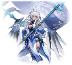 1girl bare_shoulders black_gloves blue_eyes breasts cleavage closed_mouth dark-skinned_female dark_skin detached_sleeves dress flag gloves hair_between_eyes holding holding_flag holding_polearm holding_weapon large_breasts long_hair looking_at_viewer mechanical_wings official_art polearm ponytail rota_(starward) simple_background smile solo starward thighhighs very_long_hair weapon white_background white_dress white_hair wings
