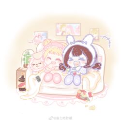 &gt;_&lt; 2girls ^_^ animal_costume animal_ear_hairband animal_ears bag_of_chips blonde_hair blush bow bow_hairband brown_hair carpet chibi chinese_commentary chips_(food) closed_eyes collared_shirt commentary_request couch double_bun dream-weaving_lamb_(shining_nikki) eating fake_animal_ears food hair_bun hair_spread_out hairband hand_on_own_chin happy highres holding holding_food horn_hairband horns indoors laughing light_particles living_room loen_(shining_nikki) long_hair long_sleeves low_twintails momo_(nikki) multiple_girls nikki_(nikki) nikki_(series) on_couch open_mouth pajamas paw_shoes pink_hairband pink_shirt pink_shoes plant potato_chips potted_plant purple_bow purple_shoes rabbit_costume rabbit_ear_hairband rabbit_ears sheep_ears sheep_horns shining_nikki shirt shoes short_hair sitting sleepy_bunny_(shining_nikki) sleeve_cuffs smile soda soda_bottle stuffed_animal stuffed_sheep stuffed_toy tearing_up teeth twintails under_covers upper_teeth_only watermark weibo_watermark white_background white_hairband xiaoyu_qixing yexiao_(shining_nikki)