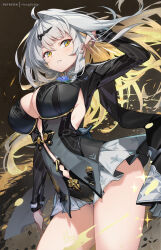 1girl adapted_costume artist_name blonde_hair breasts cleavage hair_ornament hairclip highres hong_(white_spider) large_breasts long_hair looking_at_viewer multicolored_hair official_alternate_costume parted_lips patreon_username smile solo standing two-tone_hair variant_set white_hair yellow_eyes yi_xuan_(trails_of_ink)_(zenless_zone_zero) yi_xuan_(zenless_zone_zero) zenless_zone_zero