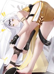 1girl absurdres ahoge alternate_costume armlet artist_name ass asymmetrical_gloves barefoot black_gloves closed_mouth commentary_request dated dress elbow_gloves eous_(zenless_zone_zero) fingerless_gloves from_behind gloves hair_ornament highres jewelry long_hair looking_at_viewer looking_back putting_on_legwear single_elbow_glove soles solo stirrup_legwear thigh_strap toeless_legwear uneven_gloves very_long_hair voi_271 white_hair yellow_dress yellow_eyes yi_xuan_(zenless_zone_zero) zenless_zone_zero
