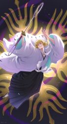 1boy absurdres backlighting bankai black_hakama bleach bleach:_sennen_kessen-hen blonde_hair blunt_bangs blunt_ends bob_cut commentary_request fighting_stance film_grain floating_clothes floating_hair full_body grin hakama hands_up haori highres hirako_shinji holding holding_sword holding_weapon japanese_clothes kuni_929 long_sleeves looking_back male_focus midair necktie sakashima_yokoshima_happoufusagari short_hair smile solo sword tabi taichou_haori twitter_username v-shaped_eyebrows weapon white_necktie wide_sleeves yellow_eyes