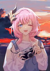 1girl blue_eyes camera cloud commentary_request elysia_(honkai_impact) elysia_(miss_pink_elf)_(honkai_impact) hair_ornament highres holding holding_camera honkai_(series) honkai_impact_3rd long_hair long_sleeves looking_at_viewer nail_polish one_eye_closed open_mouth outdoors overalls pink_hair pink_nails pointy_ears rio_(user_kzxp8757) shirt sky sleeves_past_wrists solo sunset upper_body white_shirt