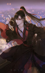 1boy alternate_hairstyle bishounen black_hair black_hanfu blic1 blurry bokeh chinese_clothes chinese_commentary depth_of_field grey_eyes hair_ribbon half_updo hanfu high_ponytail highres holding holding_jar jar long_hair long_sleeves looking_at_viewer male_focus modao_zushi night outdoors ponytail red_ribbon ribbon rooftop sky solo standing standing_on_one_leg very_long_hair wei_wuxian