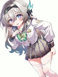 1girl absurdres black_hairband blush bow bowtie checkered_bow checkered_bowtie checkered_clothes checkered_skirt collared_shirt firefly_(honkai:_star_rail) firefly_(spring_missive)_(honkai:_star_rail) gradient_eyes gradient_hair green_bow green_bowtie green_pupils grey_hair grey_sailor_collar grey_skirt hair_between_eyes hair_intakes hair_ornament hair_ribbon hairband hand_on_own_chest highres honkai:_star_rail honkai_(series) long_hair long_sleeves multicolored_eyes multicolored_hair oishii_sasa open_mouth pleated_skirt ribbon sailor_collar shirt simple_background skirt smile solo thighhighs two-tone_eyes white_background white_shirt white_sleeves white_thighhighs