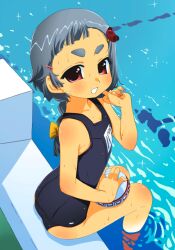 1girl absurdres blue_hair blush flat_chest highres looking_at_viewer one-piece_swimsuit original pool red_eyes school_swimsuit second-party_source short_hair sitting smile solo swimsuit thick_eyebrows veloexotica water wet