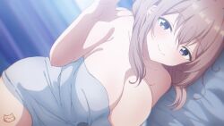 1girl bare_arms bare_shoulders blurry blurry_background breasts brown_hair cleavage closed_mouth collarbone commentary katase_shiori keihh large_breasts looking_at_viewer lying medium_hair naked_towel on_side paid_reward_available purple_eyes smile solo towel uchi_no_kaisha_no_chiisai_senpai_no_hanashi