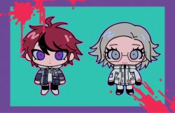 2boys ahoge aotsuki_eito black_hair blood blood_splatter blue_eyes border chibi chibi_only closed_mouth eyelashes full_body glasses green_background grey_eyes grey_hair highres hood hoodie looking_at_viewer male_focus messy_hair multicolored_eyes multicolored_hair multiple_boys purple_border red_eyes red_hair simple_background smile sumino_takumi the_hundred_line_-last_defense_academy- zipper zipper_pull_tab
