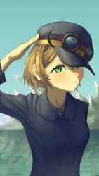 1girl absurdres black_hat black_shirt blonde_hair cloud cloudy_sky collared_shirt dooby_(vtuber) goggles goggles_on_headwear green_eyes hat highres indie_virtual_youtuber kgi_illus light_blush lips multicolored_hair salute shirt sky smile solo streaked_hair thick_eyebrows undershirt virtual_youtuber water white_undershirt