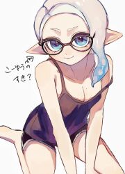 1girl black_hair black_shorts blue_eyes breasts cleavage closed_mouth commentary_request dolphin_shorts glasses gradient_hair inkling inkling_girl inkling_player_character kodak_painter long_hair looking_at_viewer mole mole_on_breast mole_under_eye multicolored_hair nintendo pointy_ears raised_eyebrow shorts simple_background sitting smile solo splatoon_(series) splatoon_3 strap_slip tentacle_hair translation_request two-tone_hair wariza white_background white_hair