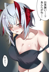 1girl alternate_costume antenna_hair arknights bare_shoulders black_shirt blush breasts cleavage collarbone commentary_request grey_hair highres large_breasts looking_at_viewer midriff multicolored_hair nagi_(naginagi102710) navel red_hair shirt short_hair sick sleeveless sleeveless_shirt solo speech_bubble stomach translated two-tone_hair w_(arknights) yellow_eyes